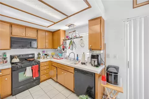 Kitchen - 7074 Sterling Ct, Rancho Cucamonga, CA 91701 photo 2 of 4