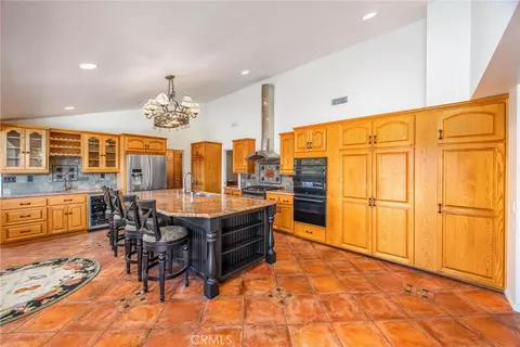 Kitchen - 36268 Highland Ave, Yucaipa, CA 92399 photo 3 of 4