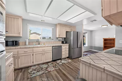 Kitchen - 161 Channing St, Redlands, CA 92373 photo 3 of 3