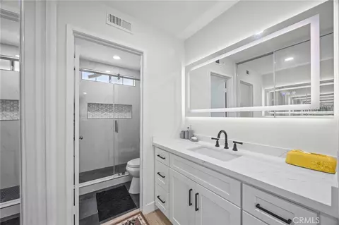 Bath - 921 Boon Pl #A, Corona, CA 92881 photo 2 of 5
