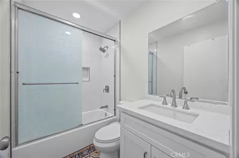 Bath - 921 Boon Pl #A, Corona, CA 92881 photo 5 of 5
