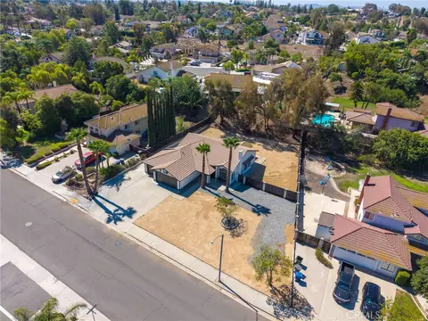 View/Area - 1074 Basilone Dr, Riverside, CA 92506 photo 2 of 7