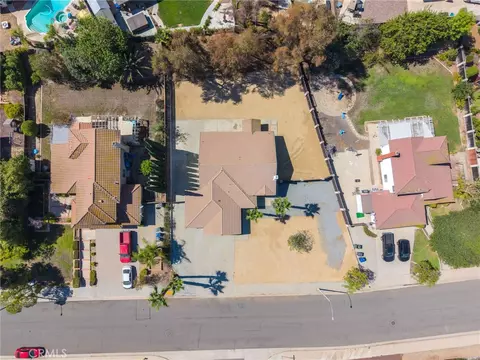View/Area - 1074 Basilone Dr, Riverside, CA 92506 photo 4 of 7