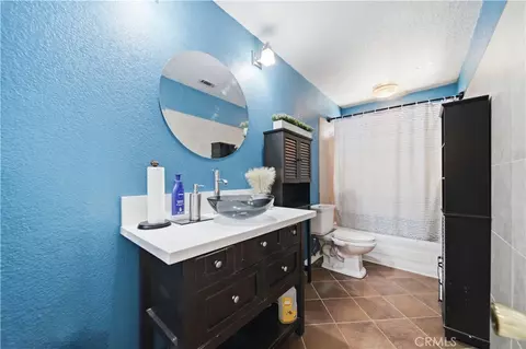 Bath - 14310 Choco Rd, Apple Valley, CA 92307 photo 6 of 7