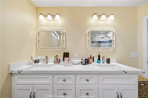 Bath - 14310 Choco Rd, Apple Valley, CA 92307 photo 1 of 7