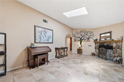 Living - 14310 Choco Rd, Apple Valley, CA 92307 photo 1 of 2