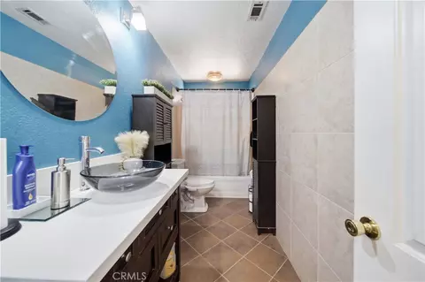 Bath - 14310 Choco Rd, Apple Valley, CA 92307 photo 3 of 7
