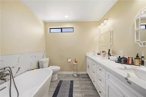 Bath - 14310 Choco Rd, Apple Valley, CA 92307 photo 5 of 7