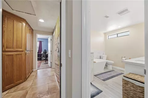 Entry Way - 14310 Choco Rd, Apple Valley, CA 92307 photo 3 of 4
