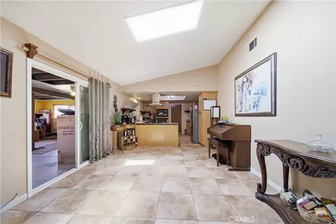 Entry Way - 14310 Choco Rd, Apple Valley, CA 92307 photo 2 of 4