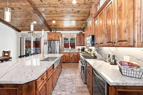 Kitchen - 734 Tehama, Big Bear Lake, CA 92315 photo 1 of 8