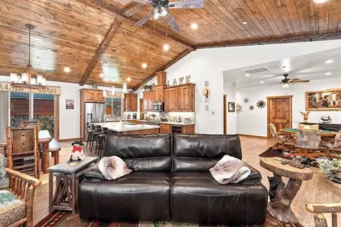 Living - 734 Tehama, Big Bear Lake, CA 92315 photo 4 of 4