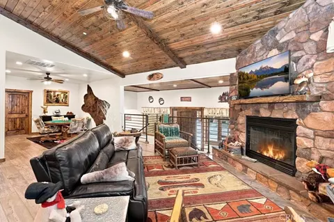 Living - 734 Tehama, Big Bear Lake, CA 92315 photo 3 of 4