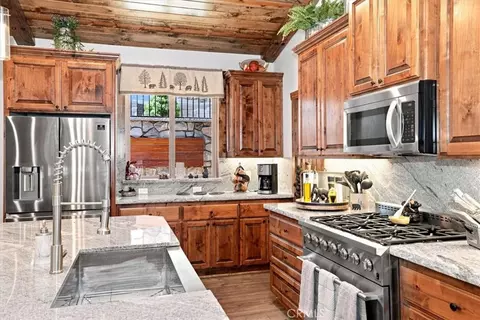 Kitchen - 734 Tehama, Big Bear Lake, CA 92315 photo 8 of 8