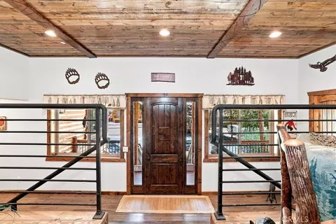 Entry Way - 734 Tehama, Big Bear Lake, CA 92315 photo 2 of 3