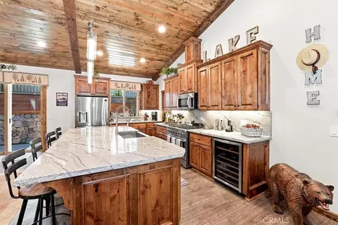 Kitchen - 734 Tehama, Big Bear Lake, CA 92315 photo 3 of 8
