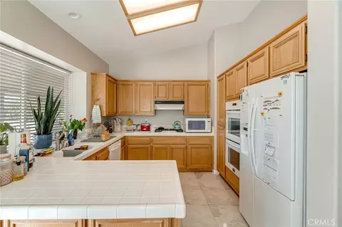 Kitchen - 19651 Ottawa Rd, Apple Valley, CA 92308 photo 2 of 3