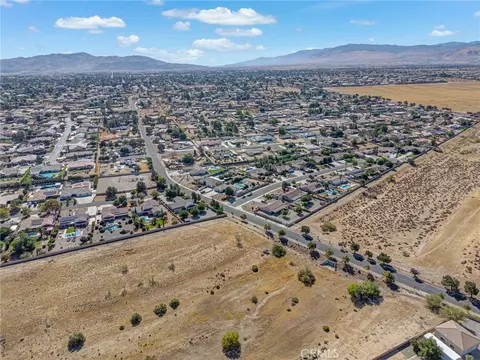 View/Area - 19651 Ottawa Rd, Apple Valley, CA 92308 photo 7 of 12