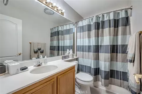 Bath - 19651 Ottawa Rd, Apple Valley, CA 92308 photo 1 of 2