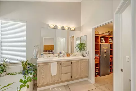 Entry Way - 19651 Ottawa Rd, Apple Valley, CA 92308 photo 4 of 4