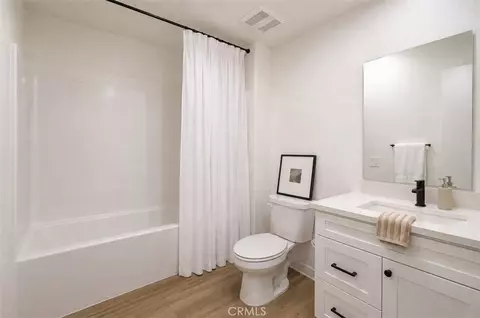 Bath - 2415 Wild Oak Ct, Perris, CA 92570 photo 1 of 1