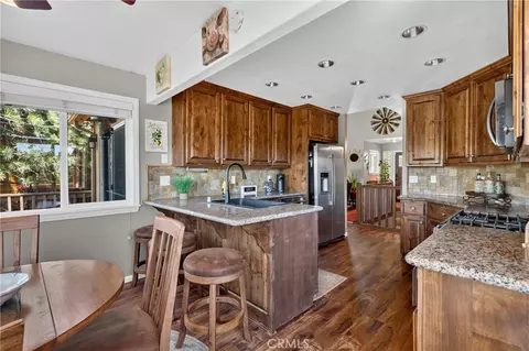 Kitchen - 26695 Modoc, Lake Arrowhead, CA 92352 photo 6 of 6