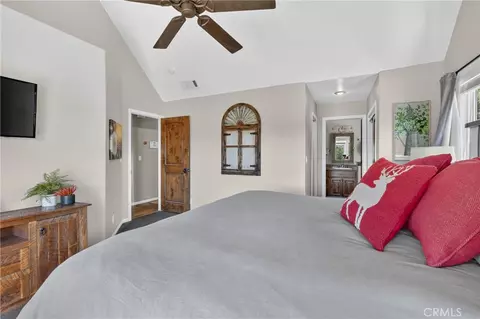 Bedroom - 26695 Modoc, Lake Arrowhead, CA 92352 photo 5 of 12