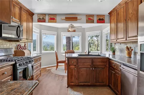 Kitchen - 26695 Modoc, Lake Arrowhead, CA 92352 photo 1 of 6