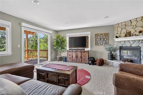 Living - 26695 Modoc, Lake Arrowhead, CA 92352 photo 4 of 5