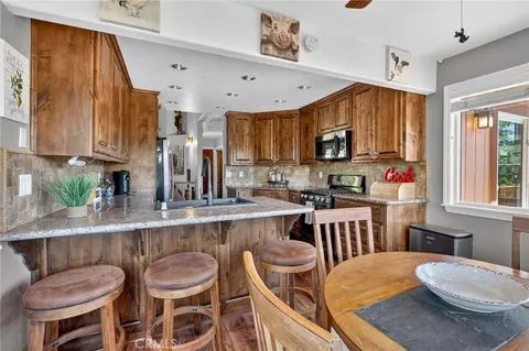 Kitchen - 26695 Modoc, Lake Arrowhead, CA 92352 photo 1 of 6