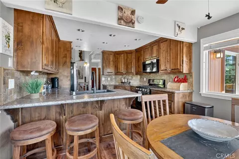 Kitchen - 26695 Modoc, Lake Arrowhead, CA 92352 photo 2 of 6