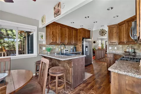 Kitchen - 26695 Modoc, Lake Arrowhead, CA 92352 photo 6 of 6