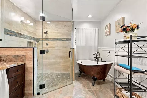 Bath - 5976 Robinson Ave, Riverside, CA 92503 photo 4 of 6