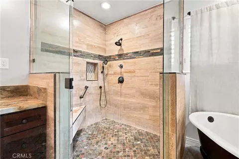Bath - 5976 Robinson Ave, Riverside, CA 92503 photo 5 of 6