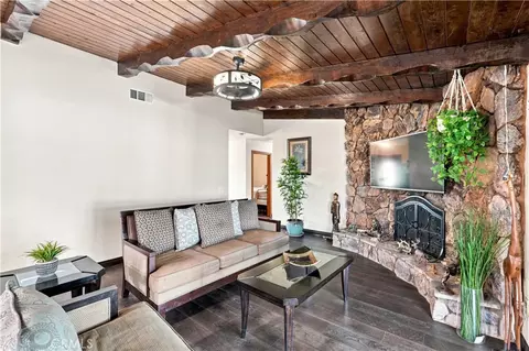 Living - 5976 Robinson Ave, Riverside, CA 92503 photo 1 of 3
