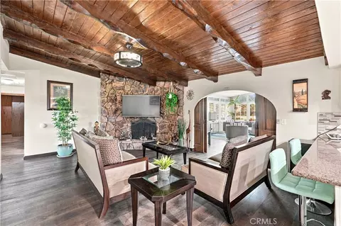 Living - 5976 Robinson Ave, Riverside, CA 92503 photo 2 of 3