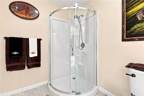 Bath - 5976 Robinson Ave, Riverside, CA 92503 photo 2 of 6