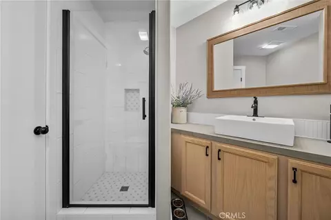 Bath - 1063 Elm Ave, Beaumont, CA 92223 photo 3 of 3