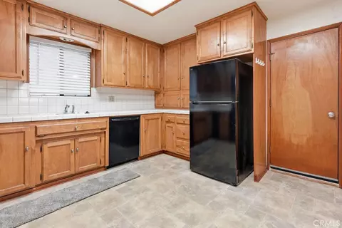 Kitchen - 24776 Basel, Crestline, CA 92325 photo 3 of 4