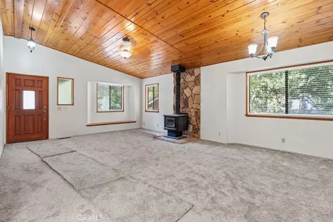 Living - 24776 Basel, Crestline, CA 92325 photo 2 of 5