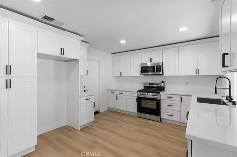Entry Way - 1529 E Hazeltine St, Ontario, CA 91761 photo 3 of 5