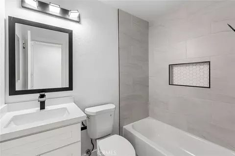 Bath - 1529 E Hazeltine St, Ontario, CA 91761 photo 1 of 2