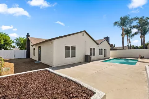 Exterior - 1529 E Hazeltine St, Ontario, CA 91761 photo 6 of 7
