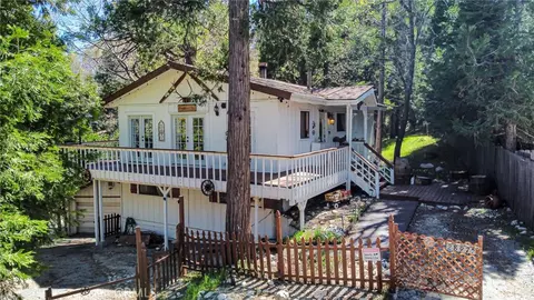 28975 Alder Ter, Cedar Glen, CA 92321