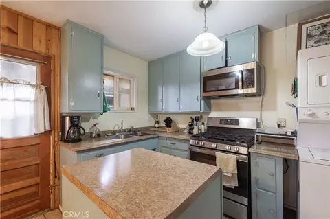Kitchen - 39180 Peak, Big Bear Lake, CA 92315 photo 1 of 1