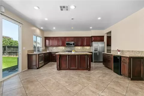 Kitchen - 2879 Eureka Rd, San Jacinto, CA 92582 photo 2 of 2