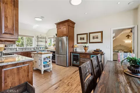 Kitchen - 1298 Yellowstone Dr, Lake Arrowhead, CA 92352 photo 1 of 5