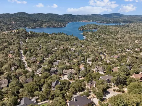 View/Area - 1298 Yellowstone Dr, Lake Arrowhead, CA 92352 photo 3 of 7