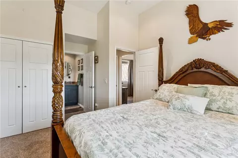 Bedroom - 1298 Yellowstone Dr, Lake Arrowhead, CA 92352 photo 7 of 7