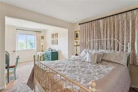 Bedroom - 1298 Yellowstone Dr, Lake Arrowhead, CA 92352 photo 5 of 7